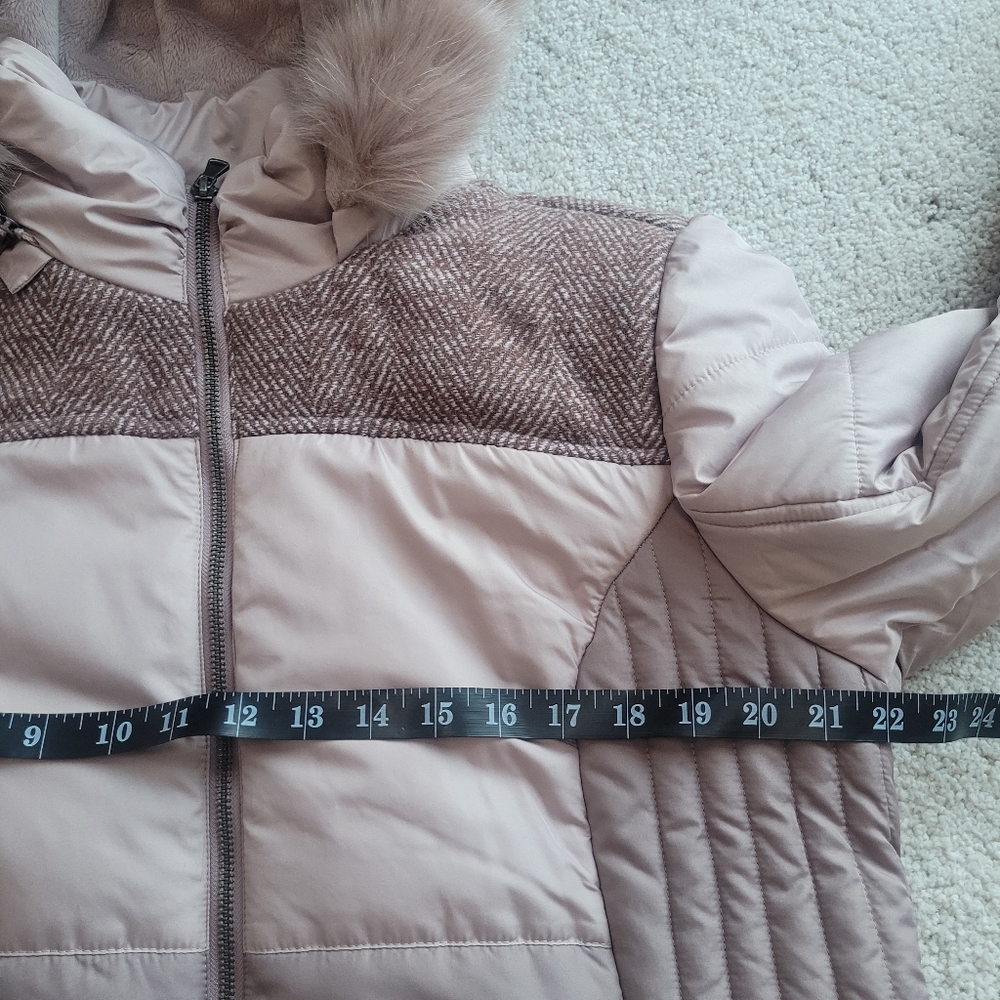 Like New Liz Claiborne Women's Mauve Quilted Jacket with Faux Fur Hood Size L - Picture 8 of 13